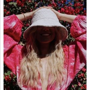 Lack of color small lace bucket hat